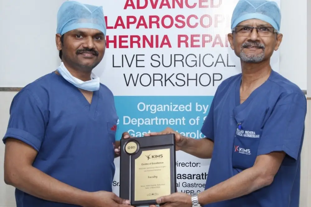 Dr Sudheer Moodadla as faculty at an advanced laparoscopic hernia repair live surgical workshop